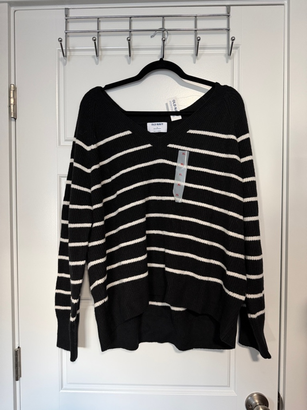 Old Navy Black & White Striped V-Neck Pullover Sweater